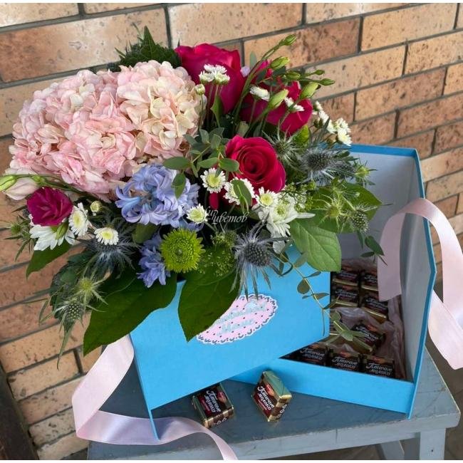 Композиция в коробке «Для самых родных»