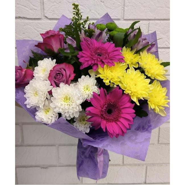 Сборный букет «Маленький мир цветов»