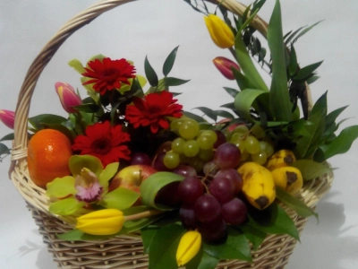 Корзина с фруктами