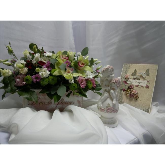 Композиция в деревянном кашпо Просто так