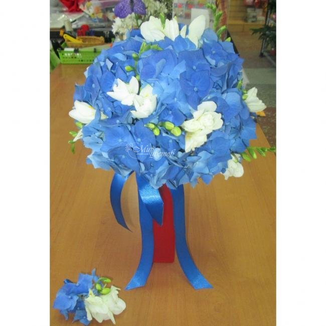 Букет и бутоньерка «Свадьба цвета неба»