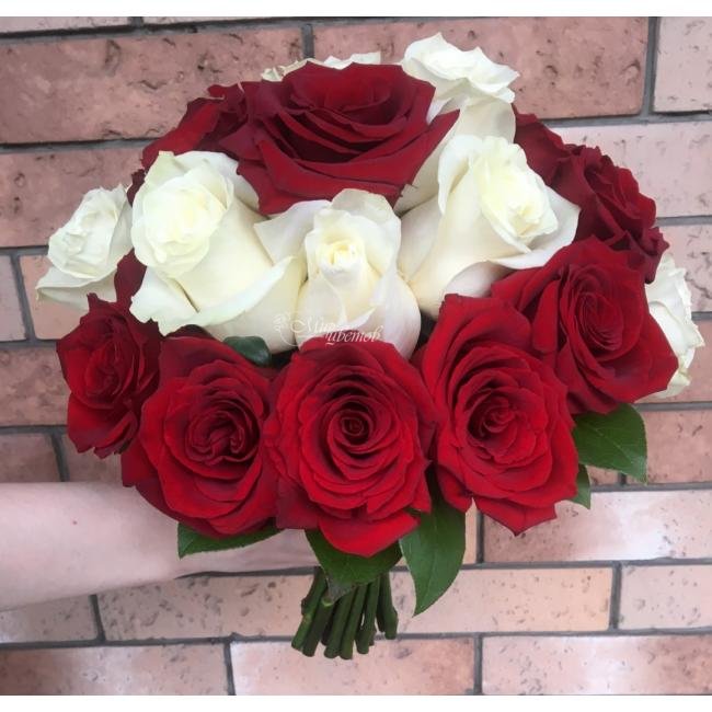 Свадебный букет «Цвет бело-бордовый»