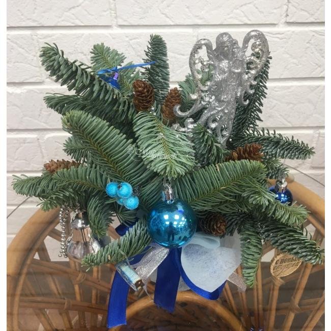 Композиция в кашпо Вот и новый год!